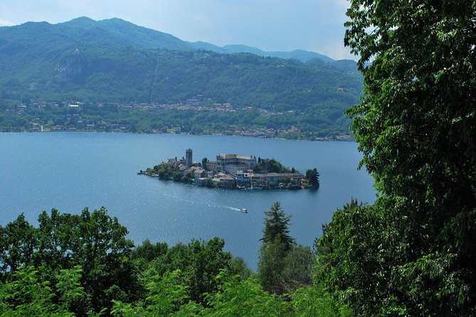 The romantic village of Orta San Giulio with a tour guide - Discovering the Architectural Highlights of the Basilica