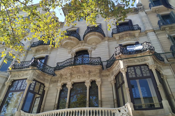 The Story of Gaudi and Modernism Private Walking Tour - Key Points