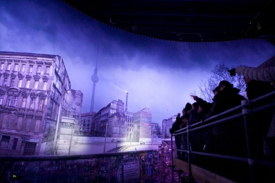 THE WALL: asisi Panorama Berlin Ticket - The 4-Meter-High Visitor’s Platform and Its View