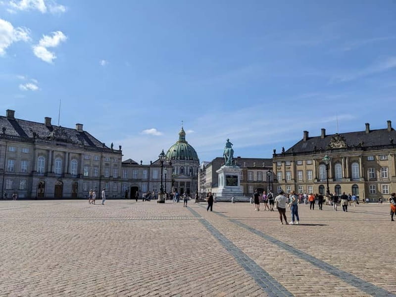 The waterfront - Guided tour of Copenhagen along the waterfront in French - Meet in Front of Christiansborg Palace for a Personalized Start