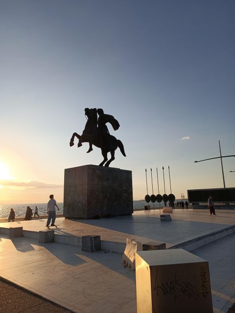 Thessaloniki: Wellness Sunset walking tour by the sea! - White Tower of Thessaloniki: The Iconic Landmark of the City’s Past