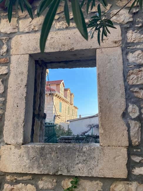 Tisno: Tour of the town with churches and palaces - Exploring Tisno’s Iconic Bridge and Surroundings