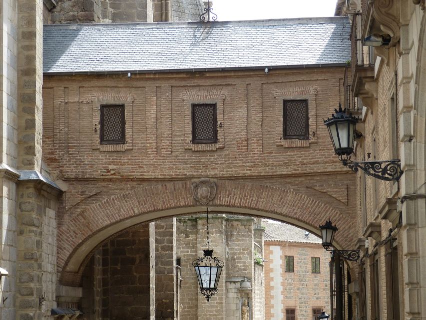 Toledo: Guided Walking Tour with Cathedral Ticket and Tour - Starting Point in Zocodover Square