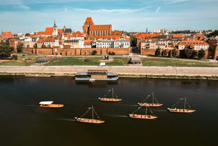 Toru: Scenic Cruise on a Traditional Vistula Wooden Boat - Embark from the Vistula Boulevard in Toru