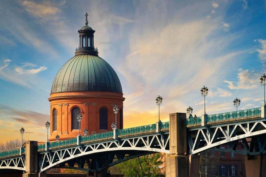 Toulouse: Express Walk with a Local in 60 minutes - Discovering Toulouse’s Iconic Landmarks