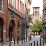 Toulouse: Guided Food Tour with Full Meal and Drinks - Exploring Toulouses Historic Food Spots and Modern Cafes