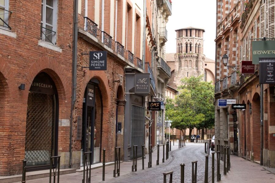 Toulouse: Guided Food Tour with Full Meal and Drinks - Exploring Toulouses Historic Food Spots and Modern Cafes