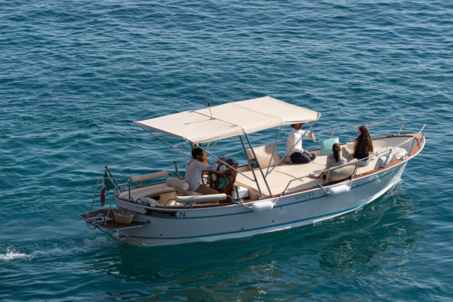 Tour alle Grotte di Santa Maria di Leuca 3 Ore - Exploring the Famous Caves of Leuca