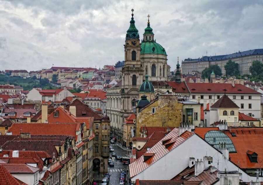 Tour around Prague Castle and Lesser Town in Spanish - Visiting Prague’s Castle Complex from the Outside