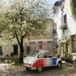 Tour in a vintage car with a Parisian - Starting in the Heart of Paris in a 2CV Tricolor