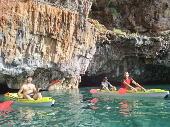 Tour in Kayak sulle orme di James Bond a Maratea - Maratea’s Stunning Coastline and Film Heritage