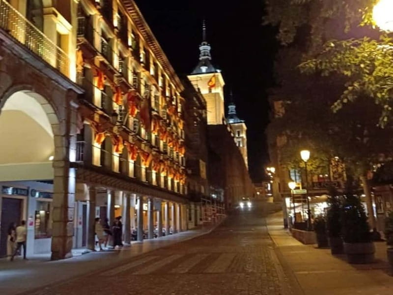 Tour Nocturno de Leyendas y Misterios con Subterráneo - Starting Point at Plaza Zocodover