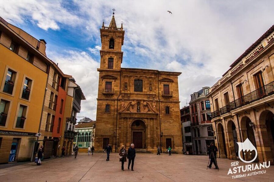 Tour privado por Oviedo - Discovering Oviedo’s most iconic landmarks