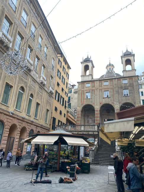 Tour privato centro storico di Genova - Piazza Dante: Literary Roots and Urban Charm