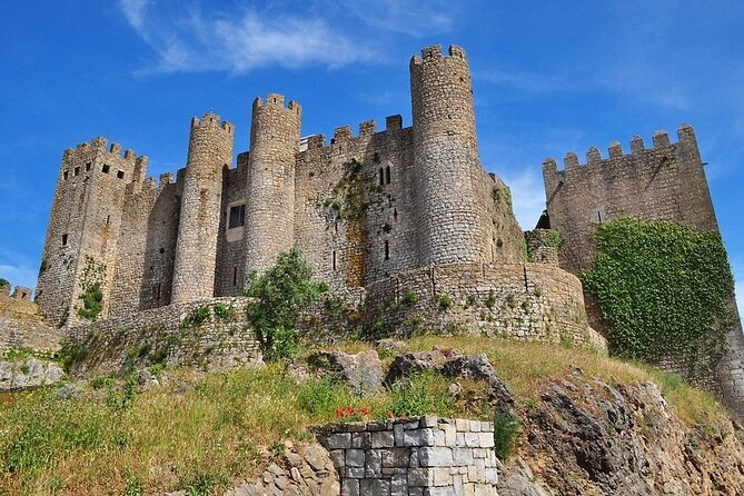 Tour to Óbidos Castle, Far from Nazareth and Battle Monastery - Nazare Lighthouse and Witnessing Giant Waves