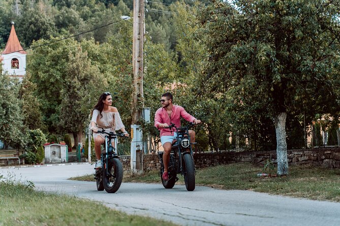 TOUR with an electric bike in Veliko Tarnovo - Riding the Electric Bike: Power and Maneuverability