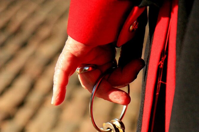 Tower of London Private Walking Tour - Exploring the White Tower’s Medieval Armour Exhibits