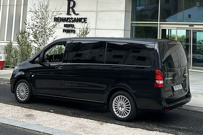 Transfer in Cascais to Lisbon Airport - Seamless Pickup at Hotel Baía in Cascais