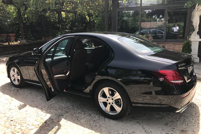 Transfer to Barajas Airport from Madrid - Pickup from Madrid Hotels or Stays in a High-End Vehicle