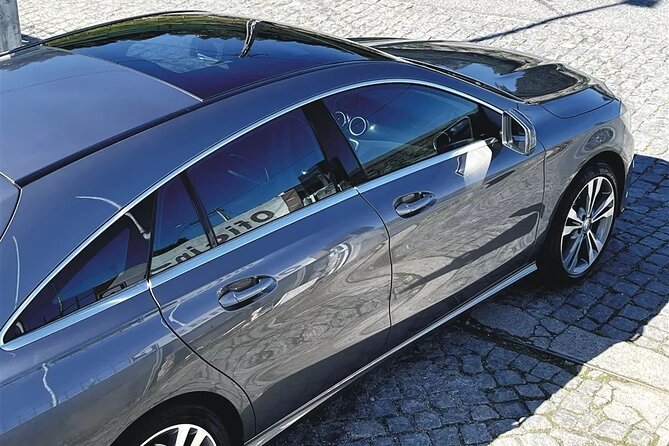 Transport Lisbon/Porto Porto/Lisbon with 2 optional stops - The Four Stop Options: Óbidos, Fátima, Nazaré, and Aveiro