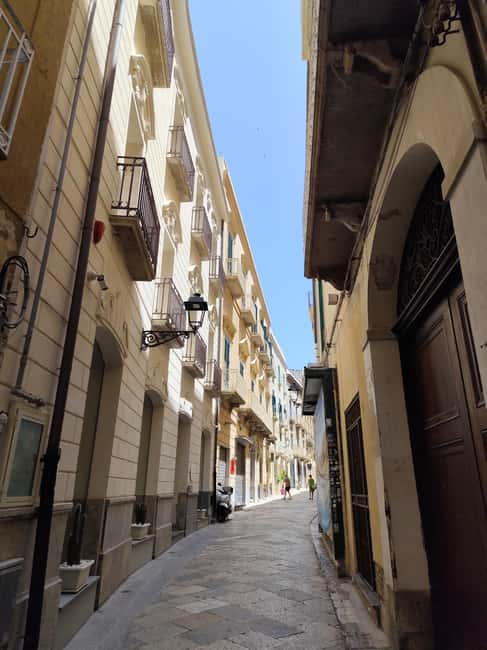 Trapani: Guided Walking Tour with Cannolo - Exploring Trapani’s Narrow Streets and Baroque Facades