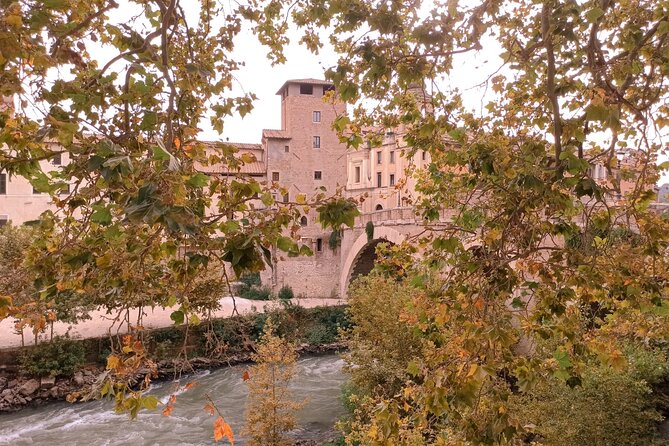 Trastevere Private Food & Wine Tour with Expert Guide - Visit to Isola Tiberina and Its Unique Ambiance
