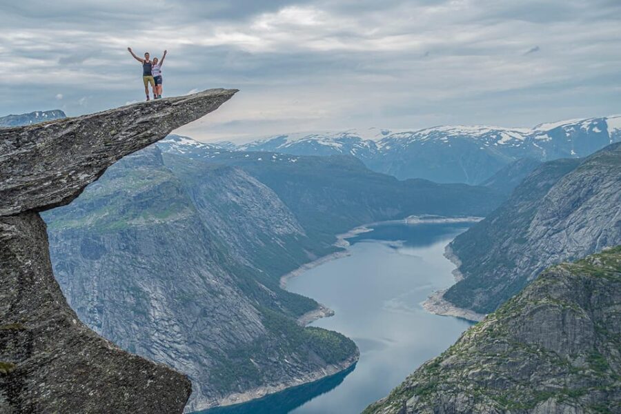 Trolltunga: Trolltunga Summer Hike - How the Shuttle Bus Saves Energy Before the Hike