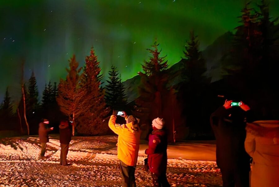Tromsø: Northern Lights Hunt, private tour - Starting Point at Radisson Blu Hotel in Tromsø