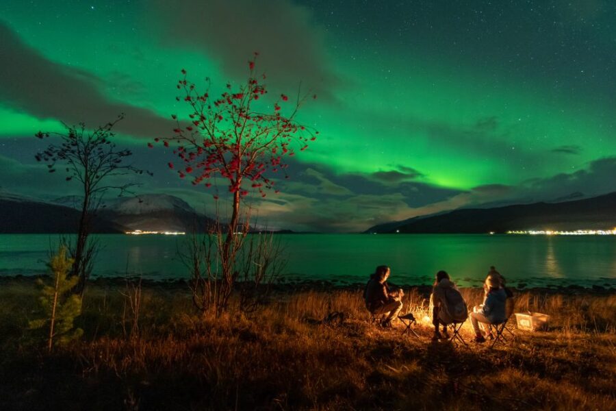 Tromsø: Northern Lights Hunt with Photos and Hot Food - The Thermal Suits: Staying Warm in Arctic Conditions