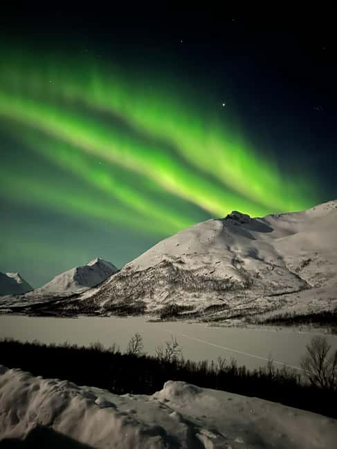 Tromsø: Private Northern Lights Chase by Mercedes V-class - Scenic locations with optimal Aurora visibility