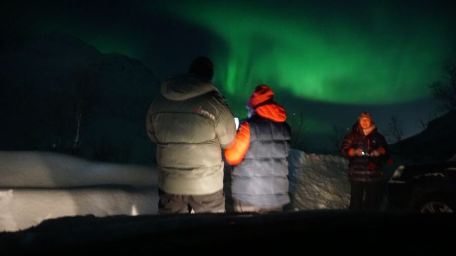 Tromsø: Small group Aurora Borealis - Comfortable Experience with Regional Snacks Around the Fire