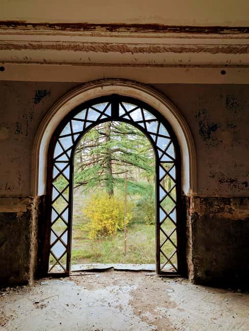 Tskaltubo: Abandoned Hotels tour, Tetra Cave & Wine tasting - Exploring the Abandoned Sanatoriums of Tskaltubo