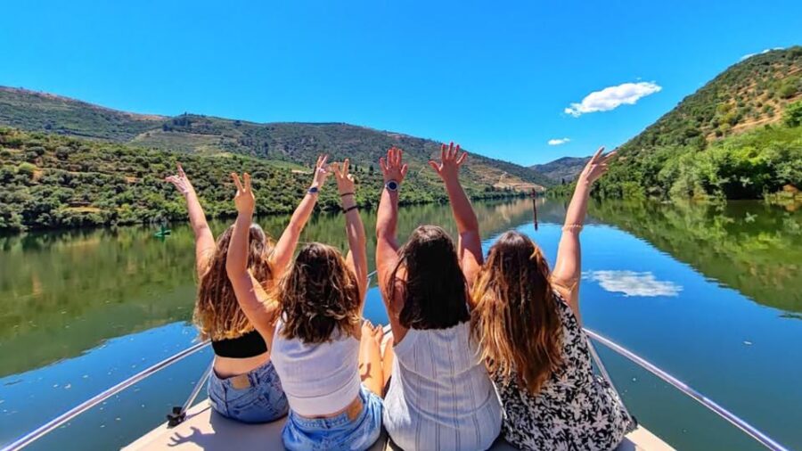 TUA, Ansiães: Boat Trip (Tua - Pinhão) + Lunch (Calça Curta) - Starting Point at Foz Tua and the Journey to Pinhão