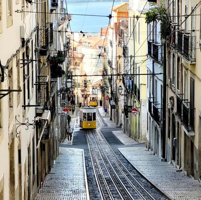 Tuk-Tuk sightseeing in lisbon(Old town) - Starting Point at the Time Out Market in Lisbon