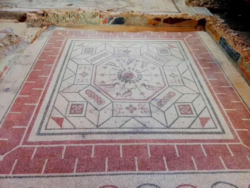 Tuk Tuk: Spello & Villa Mosaici ITALIAN DRIVER+INGL+SPAGNOLO - Starting Point and Transport in a Classic Ape Calesse