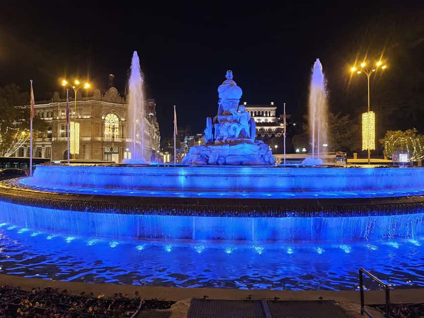 Tuk-tuk Tour: The magic of Christmas lights with a cava tasting - Suitability for Families and Groups