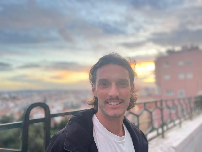 Tuktuk tour in lisbon - viewpoints - street art - churches - From the Old Town to the Castle District