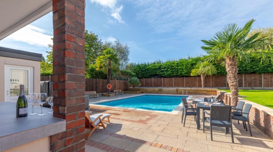 Turkish BBQ with Swimming Pool and Hot Tub - Relaxing in the Outdoors: Pool and Hot Tub Access