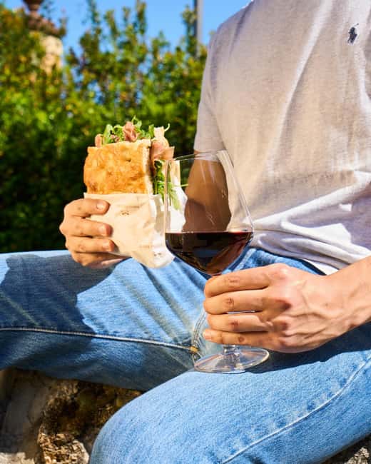 Tuscany: Picnic with Wine and Delicacies in Radda in Chianti - The Picnic in Radda in Chianti: Local Delicacies and Organic Wines