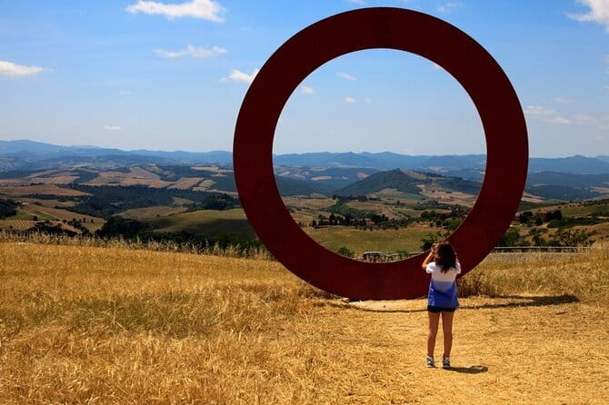 Tuscany's hidden gems: San Gimignano, Volterra, St Galgano Abbey - Visiting Piazza Della Cisterna and Its Medieval Towers