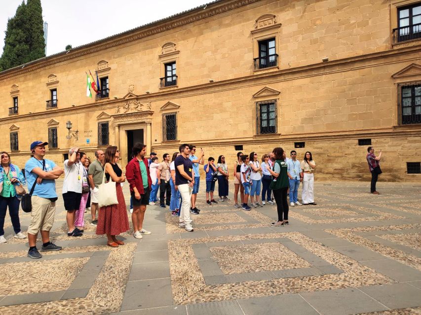 Úbeda: Tour centro histórico Patrimonio Mundial con entradas - Exploring Úbeda’s Iconic Squares: Plaza Primero de Mayo and Plaza del Ayuntamiento