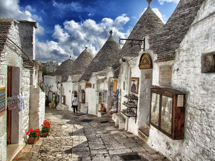 UNESCO Tour: Alberobello and Matera by private bus from Bari - Exploring Matera’s Sassi: Cave Houses and Ancient Labyrinths