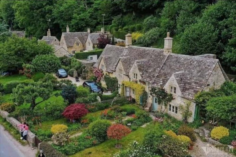 Unforgettable Day Tour to Magical Cotswold Villages - Visiting Windsor Castle and the Town