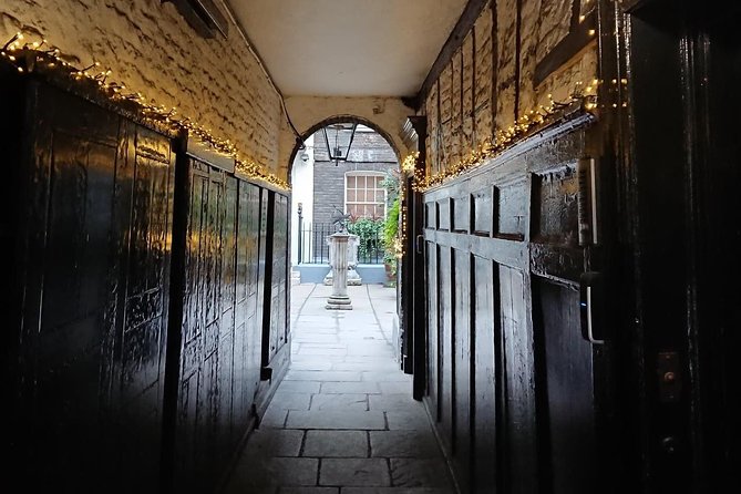 Unique London Walk: Secrets of Mayfair - Private Tour - Walking Through Savile Row’s Heritage