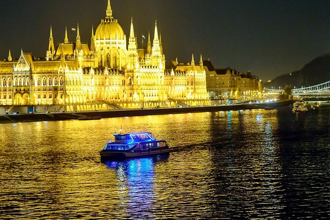 Unlimited Booze Cruise Downtown Budapest - The Experience of the Boat Itself and Crew