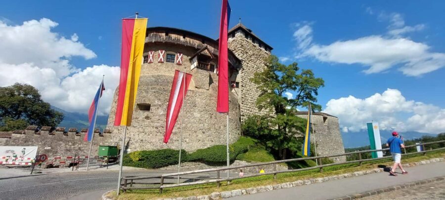 Vaduz on foot: guided visit of the alpine capital of Liechtenstein - Photo Stop at the Liechtenstein Center