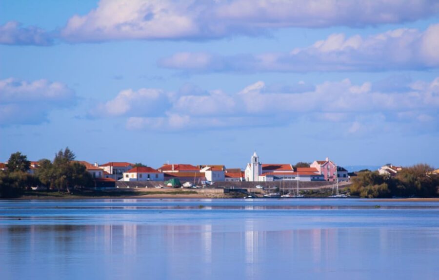Valada: 1 hour boat trip, guided tour - Starting Point Next to Praia Fluvial de Valada