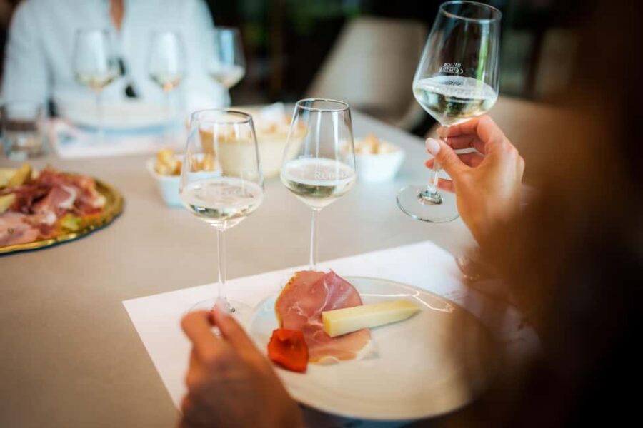 Valdobbiadene: Tour to discover the vineyard in Cartizze and tasting - Scenic Walks Through the Cartizze Vineyards