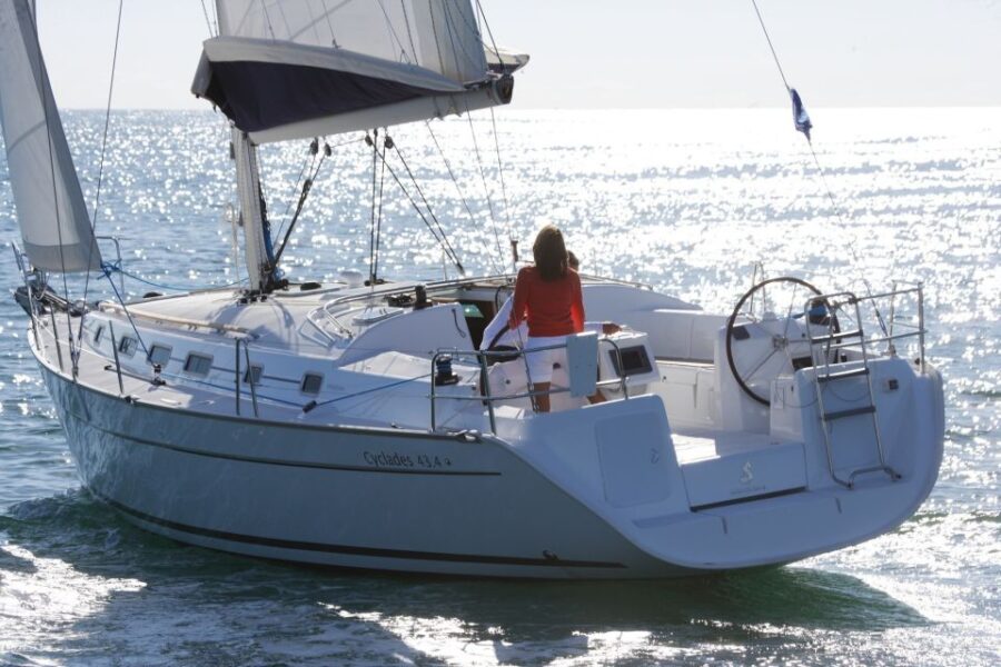 Valencia: 2-Hour Private Boat Cruise - Starting Point at Marina Real Juan Carlos I in Valencia