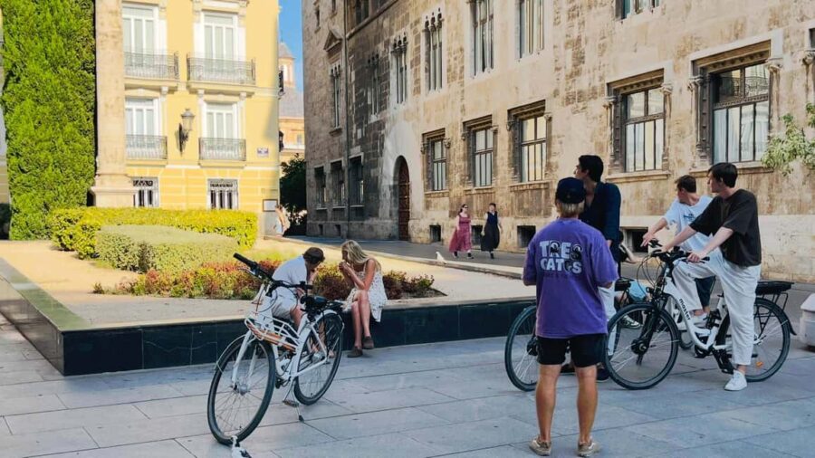 Valencia Bike & Bites Ride in Small Group - Optional Toast with Agua de Valencia